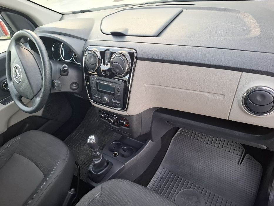 Dacia lodgy 7 locuri an 2013 1.5 diesel AC Germania senzori carte serv