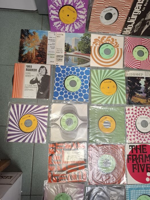 Продавам най-различни видове грамофонни плочи