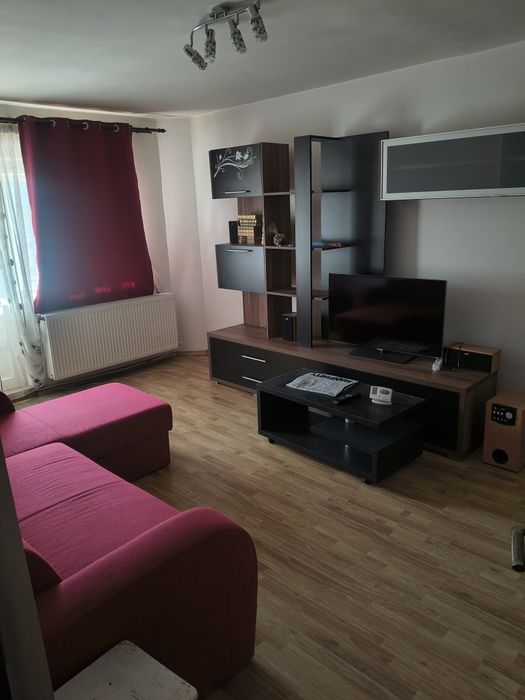 Închiriez apartament