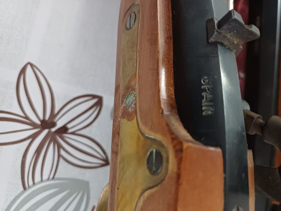 Чифт капсулни пистолети