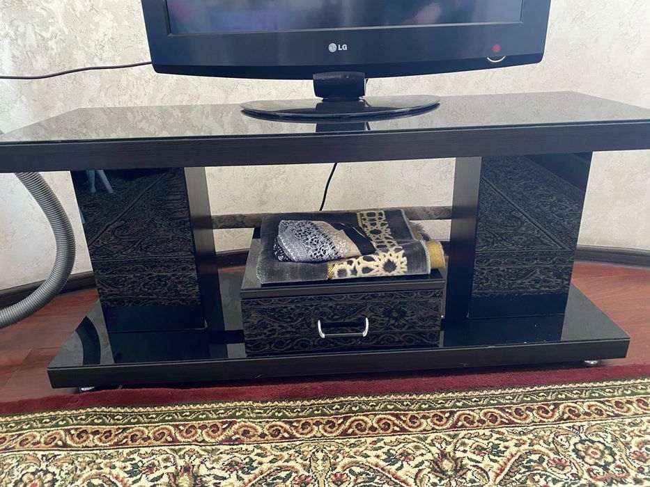 Набор подставка под тв и телевизор  LG