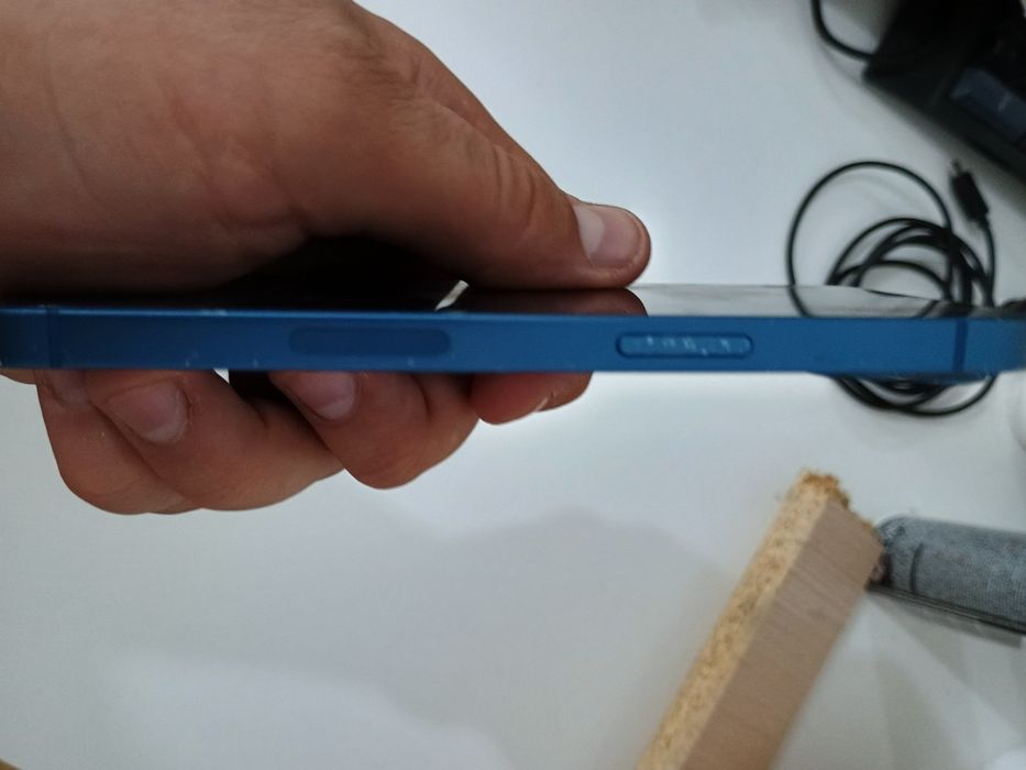 Vând iPhone 13 128gb fara niciun defect baterie 100