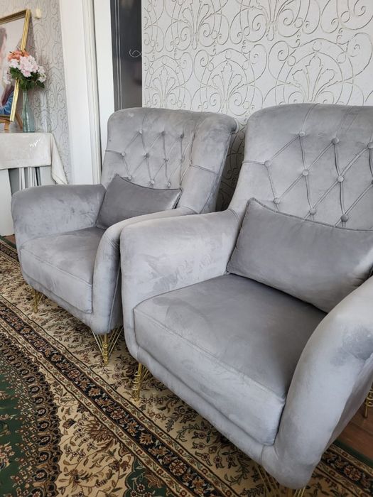 Диван с двумя креслами