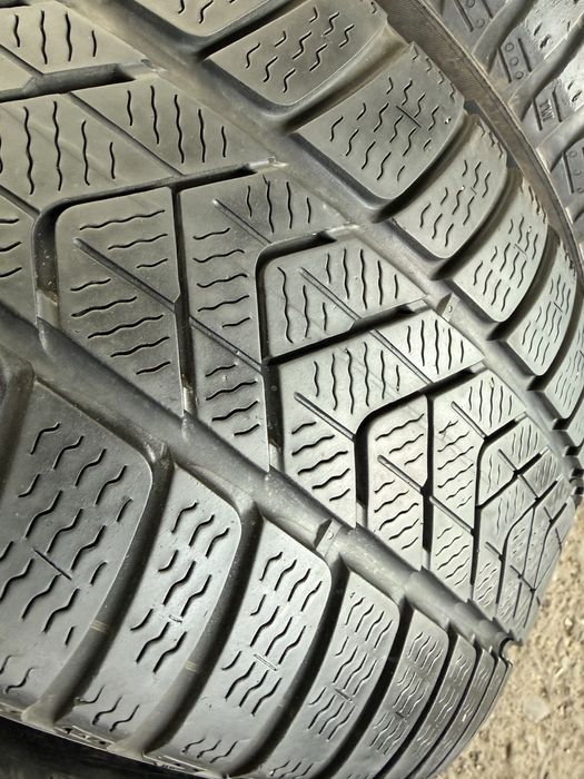 4x Anvelope iarna 245/45 R18 - Pirelli  Sotto Zero 3 Winter
