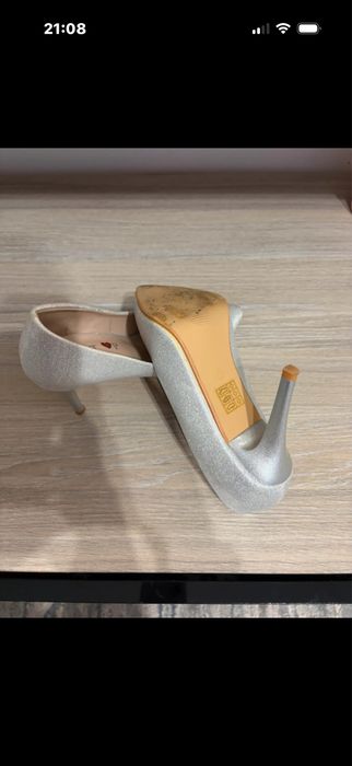 Pantofi eleganti in stare foarte buna