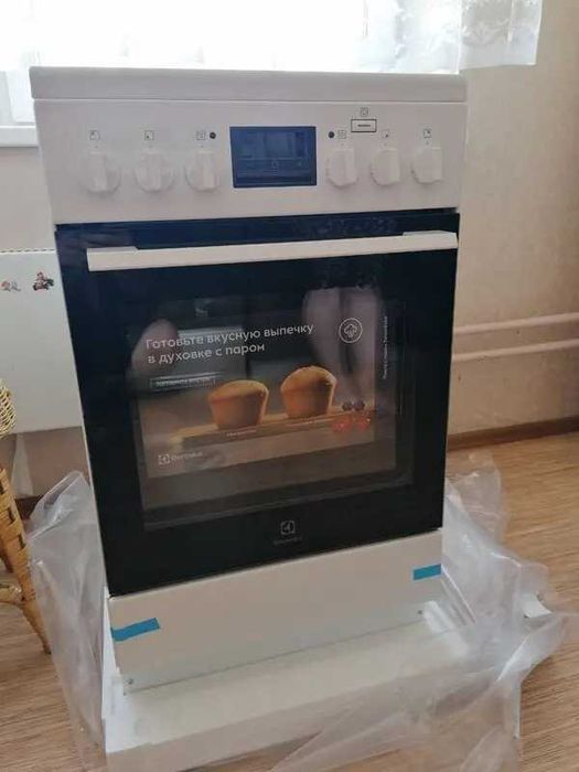 Электрическая плита Electrolux RKR560201W белый Румыния