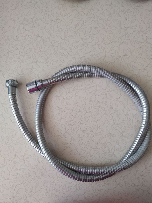 Сиденье на унитаз, кронштейн для душа, шланг