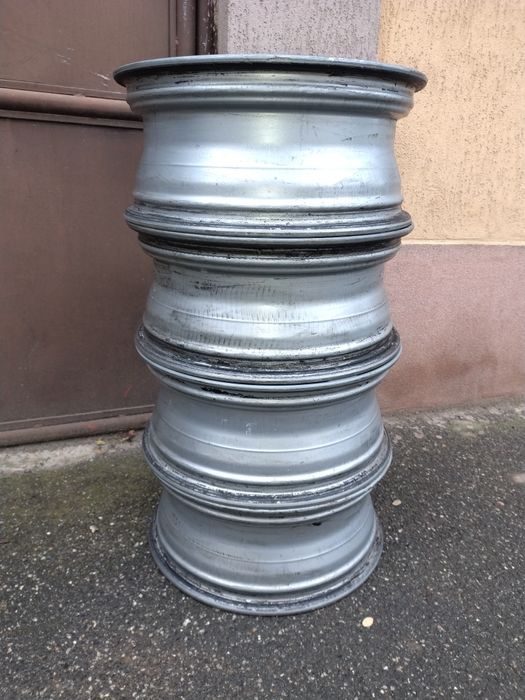 Jenți de Volvo pe 17