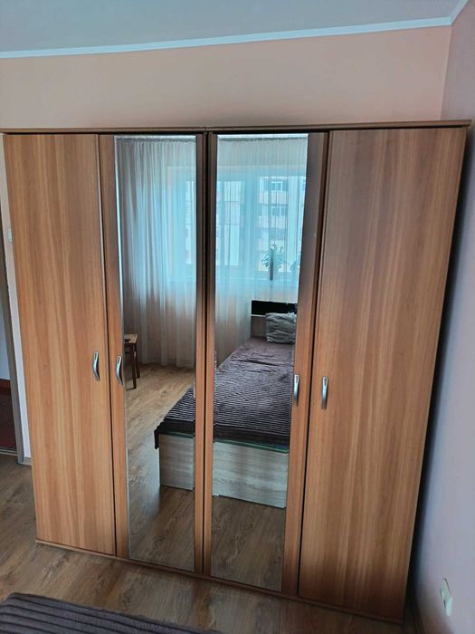 Sifonier dublu bine intretinut cu oglinzi