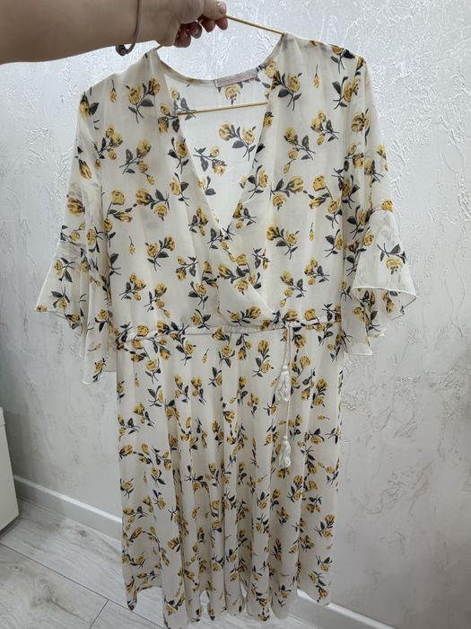 Женская куртка, платья