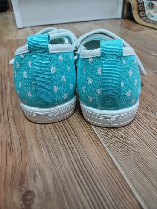 Продам детские сандалии 34 размера