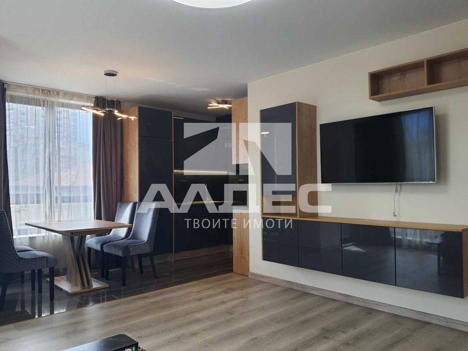 Дава се под наем Тристаен апартамент в София, Изток - 120 кв.м за 1196.97 € - Снимка #1