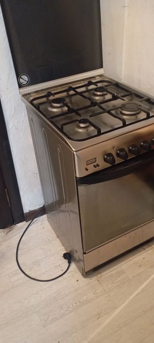 Продам газ плиту