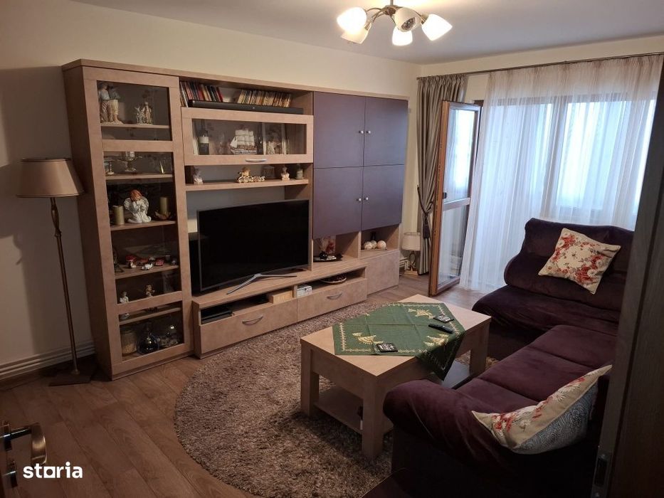 Apartament 3 camere, zona Tractorul