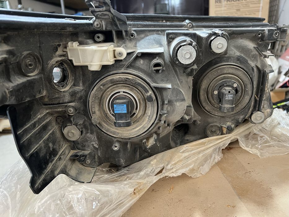 Фары на Land Cruiser 200