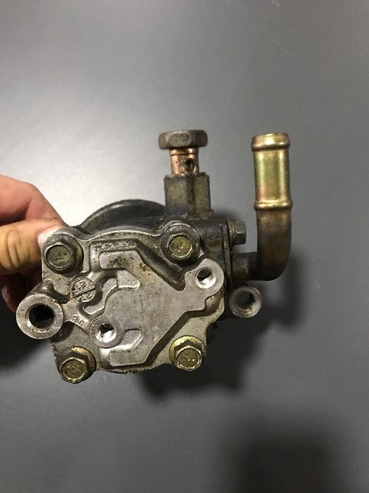 Помпа на сервоусилвател на волана за Nissan Almera Tino 2.2 Dci (2004) 4U105-B 22052093