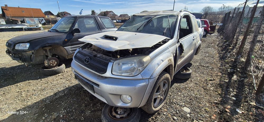 Dezmembram Toyota Rav4 2.0 diesel 4×4.