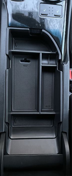 Органайзер в подлокотник Toyota 75