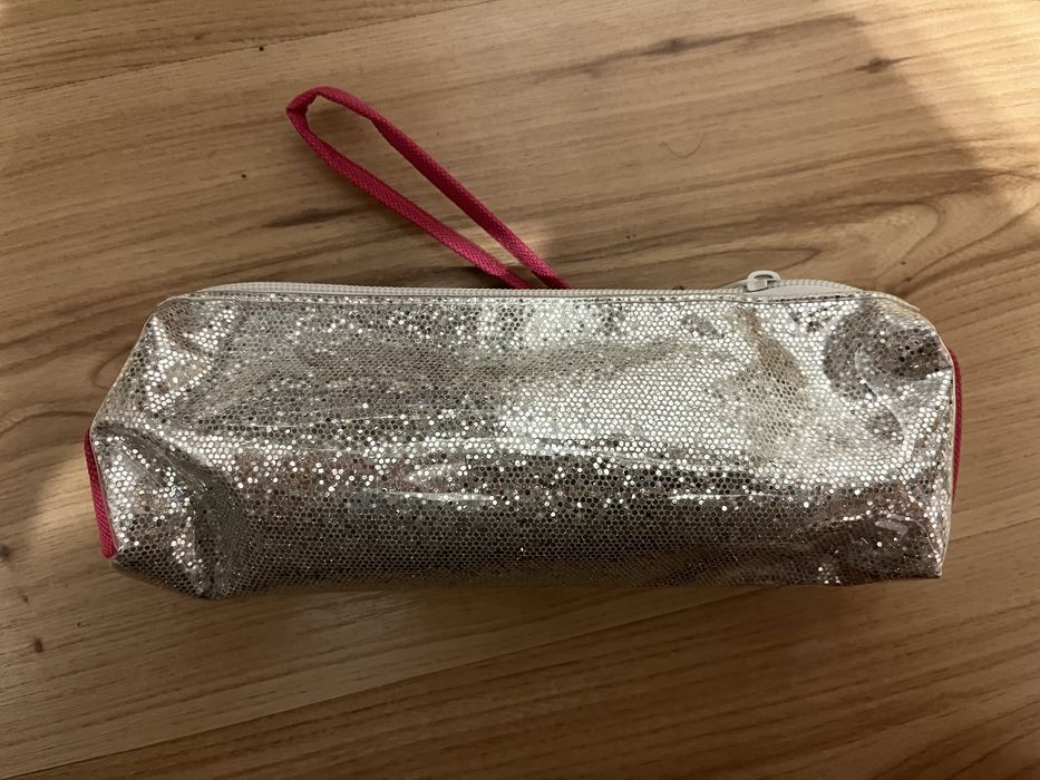 Чисто нов несесер на h2o - Клео