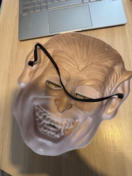 Маска на Halloween