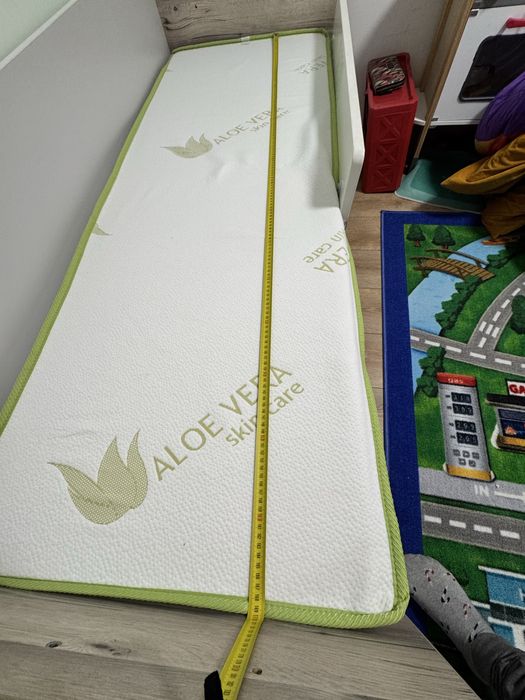 Детско легло с матрак и шкаф