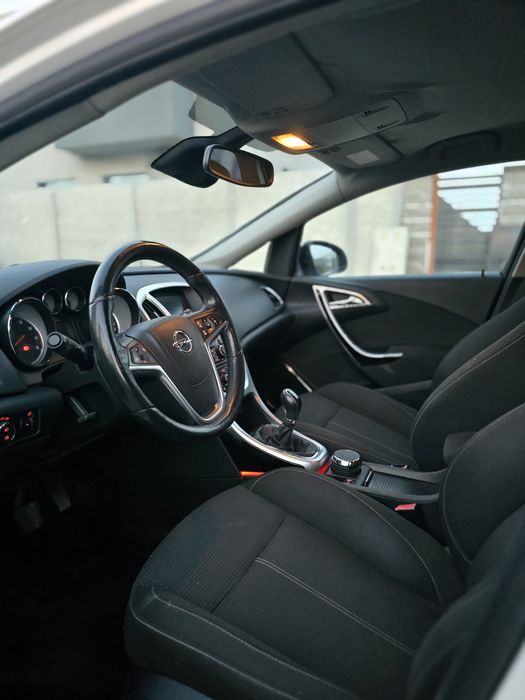 Opel Astra J 2010 | 1.6 Turbo 180 CP | Doar 100.000 KM reali | Dotări de top