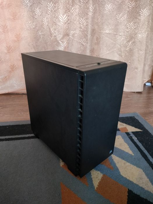 Продам корпус бля компьютера Corsair
