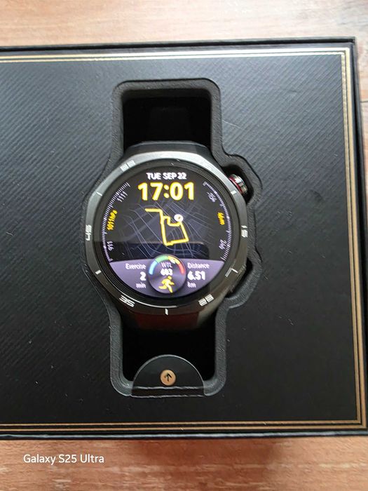 Часовник Huawei GT 5 PRO