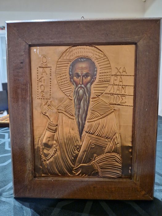 Уникална стара антикварна икона с меден обков