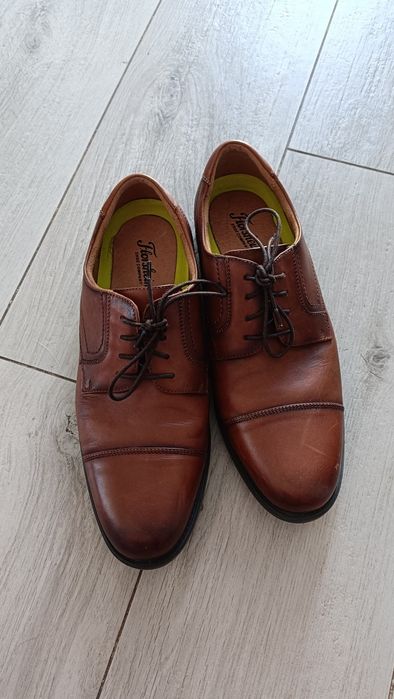 Pantofi de piele