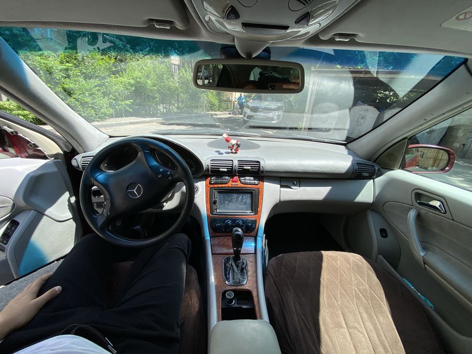 Продается Mercedes C180 w203