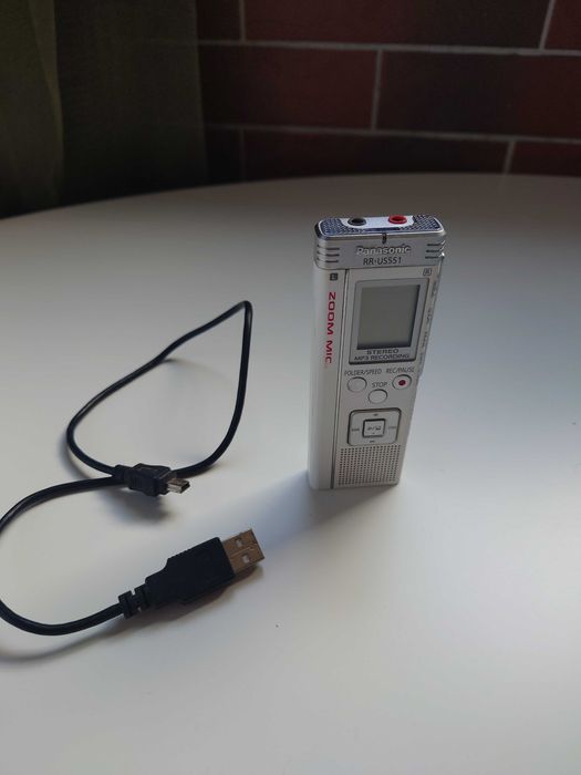 Дигитален диктофон Panasonic RR-US551 - Стерео запис и Zoom Mic