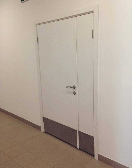Медицинские специализированные двери.