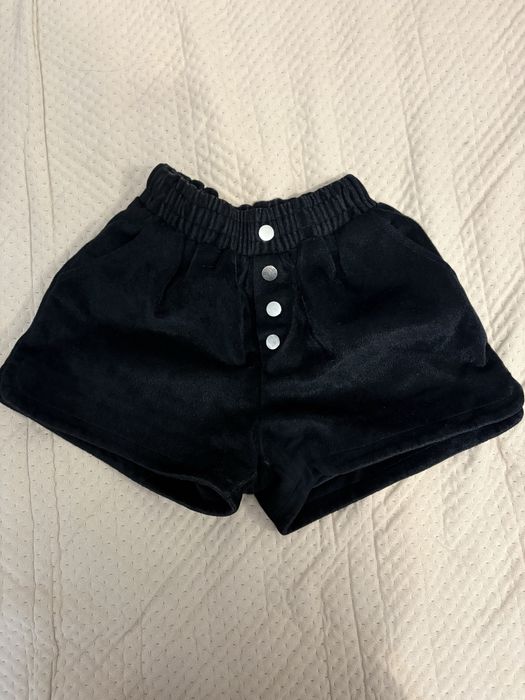 Одежды по 1500 тг