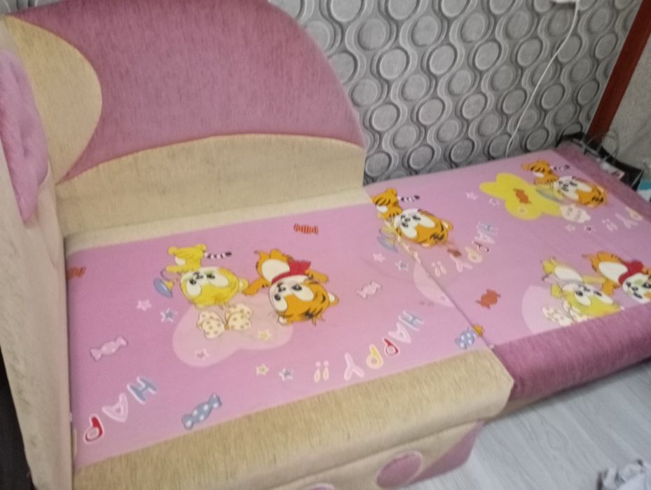 Срочно диван кровать для девочки