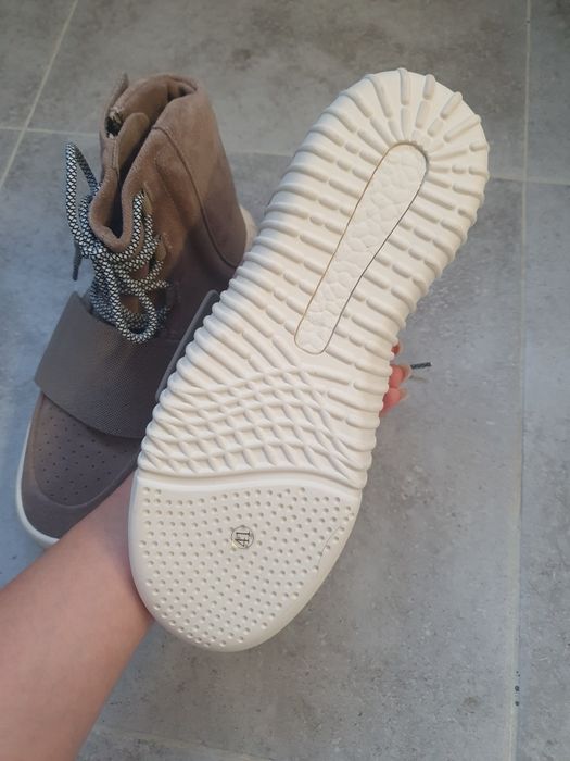 Продам кроссовки