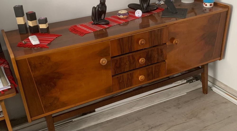 Corpuri mobilă veche