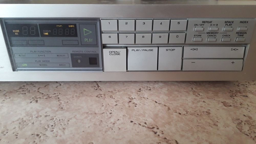 Player Yamaha CD-2  , Плеър Yamaha 1986 година . За части