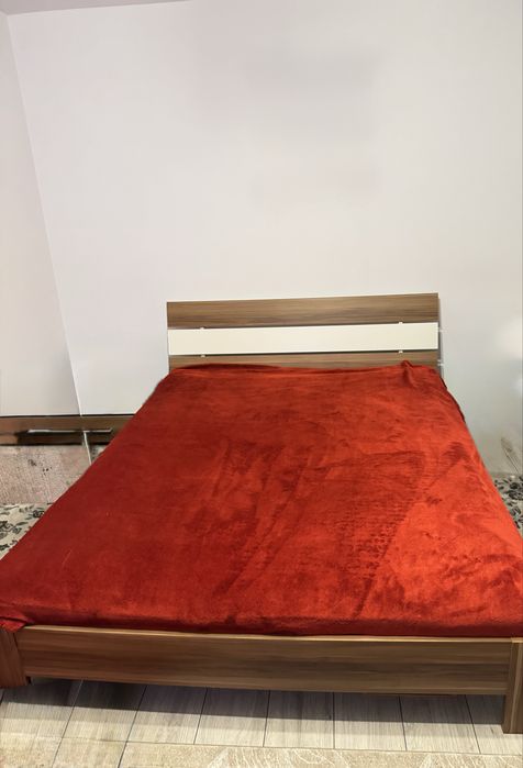 Mobila dormitor ( pat cu noptiere si saltea )