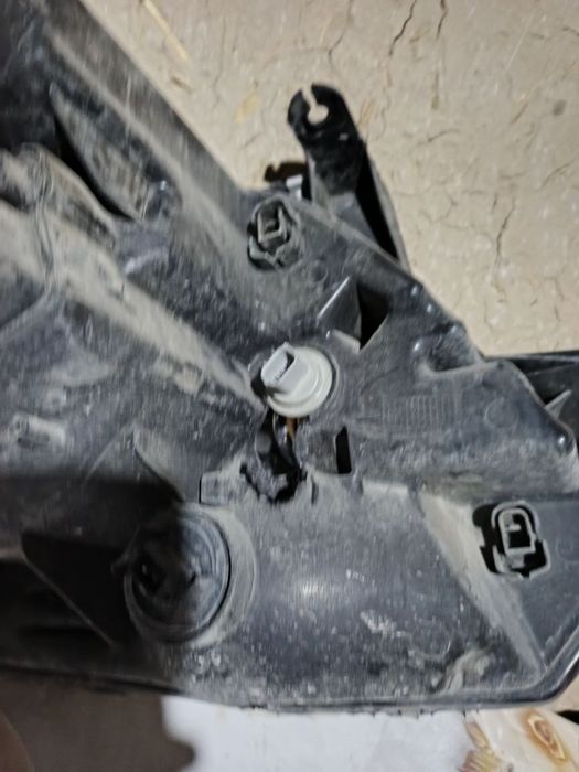 коблт фара сотилади ..