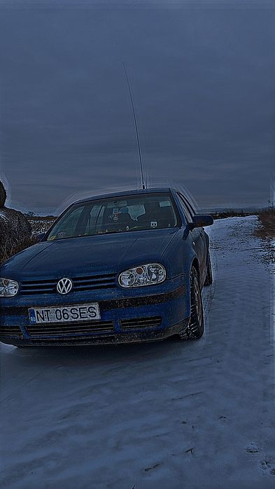 Vând golf 4 albastru