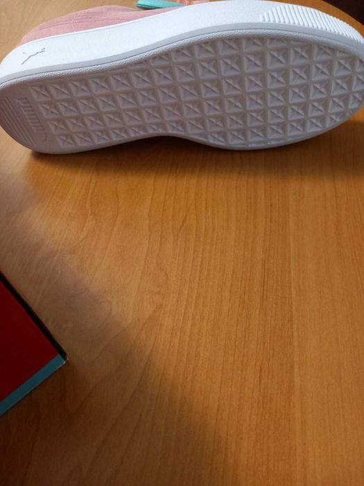 Нови дамски сникърси Puma Vikky Stacked Ribbon S, велур, цвят праскова