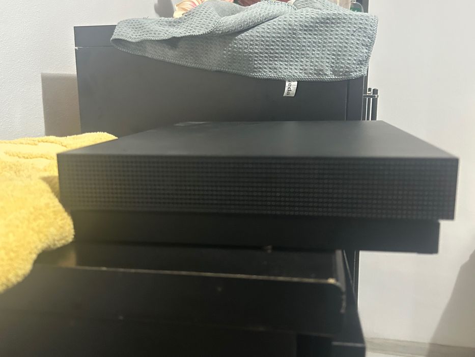 Xbox one x negru