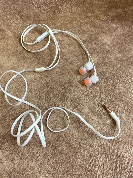 Продам наушники JBL