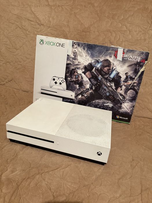 Vând Xbox One 1TB