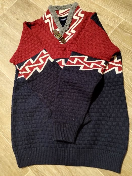 Джемпер теплый классического стиля