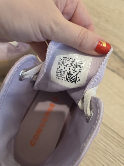 Converse 36 - 36.5 mov purtati de 2 ori