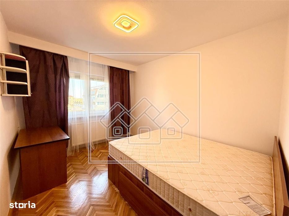 Apartament cu 4 camere si 2 balcoane - etaj 2 - Calea Poplacii