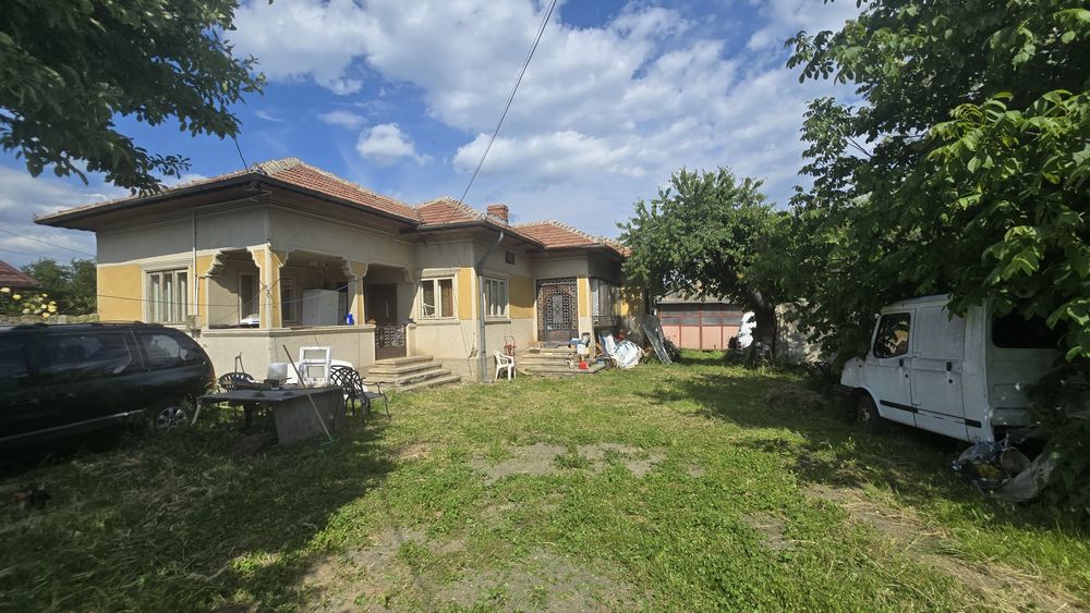 Casa si teren de vanzare