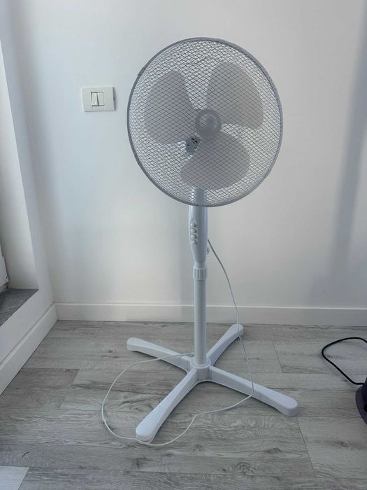 Ventilator cu picior